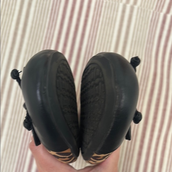 Merona Black and Brown Leather Flats with Bow Detail - Picture 5 of 5